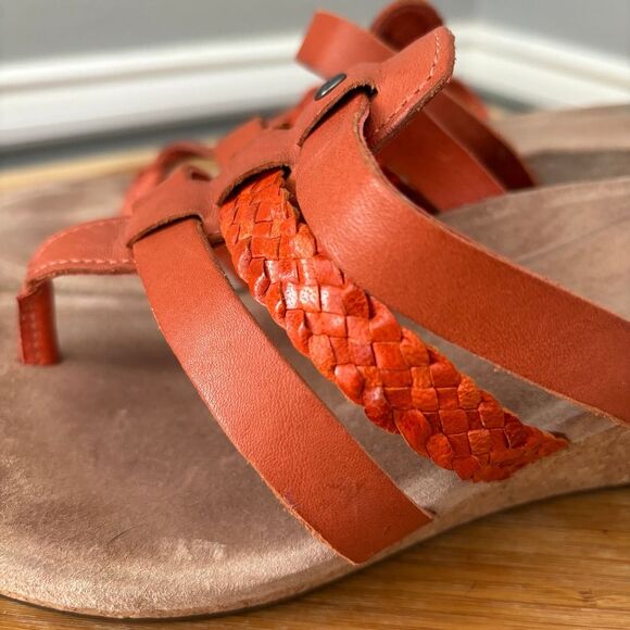 UGG AUSTRALIA MADDIE CORK WEDGE STRAPY THONG SANDALS IN FIRE OPAL SIZE 8 - Picture 9 of 9